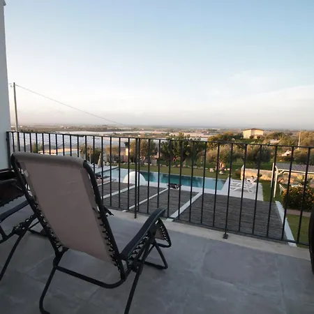 Apartment Triona Con Piscina
