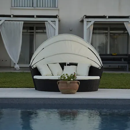 Triona Con Piscina Apartment